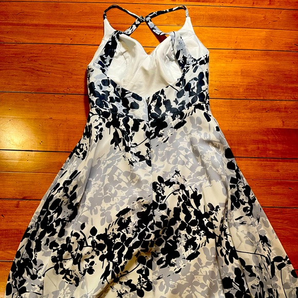 Azazie - Davis - Abstract Floral - Size 4 - Worn once and dry cleaned. - Picture 6 of 6
